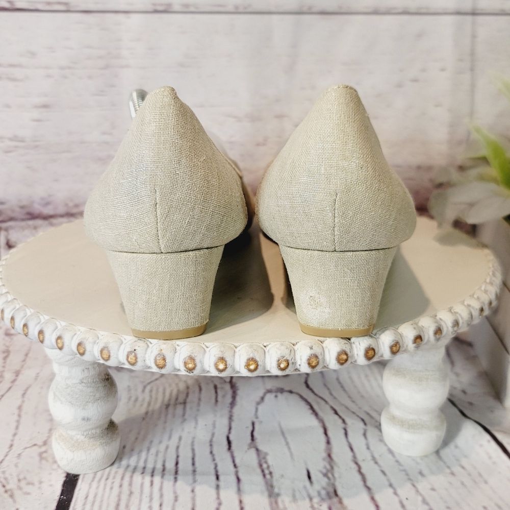 Dana Buchman DB Darby Silver  Tan/Cream Fabric Silver Capped Toe Shoe Size 8.5M - Picture 4 of 11